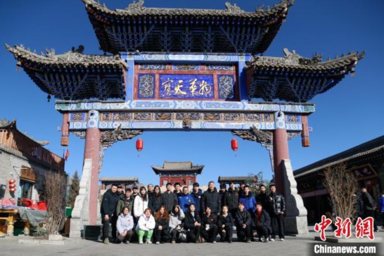 “跟着赛事去旅行”：冰壶运动员开启非遗探秘之旅 感受西宁千年文脉