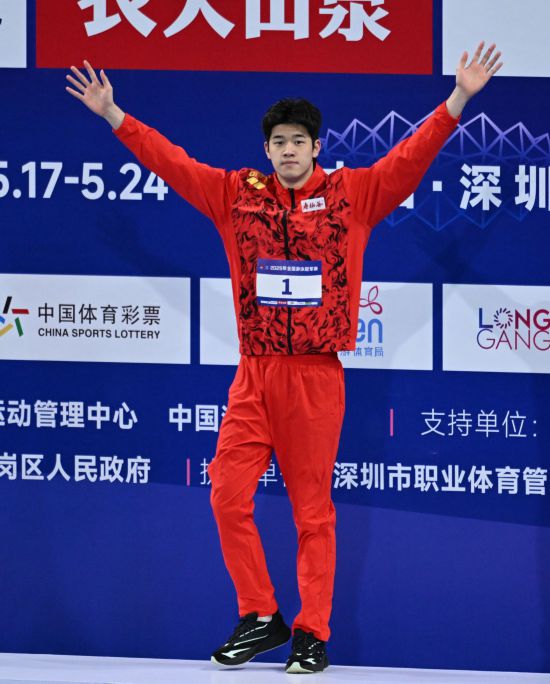 “冠军之战”潘展乐胜